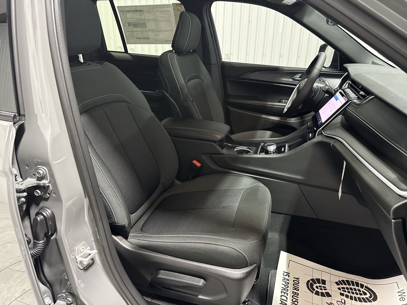 2027 Jeep Grand Cherokee Laredo