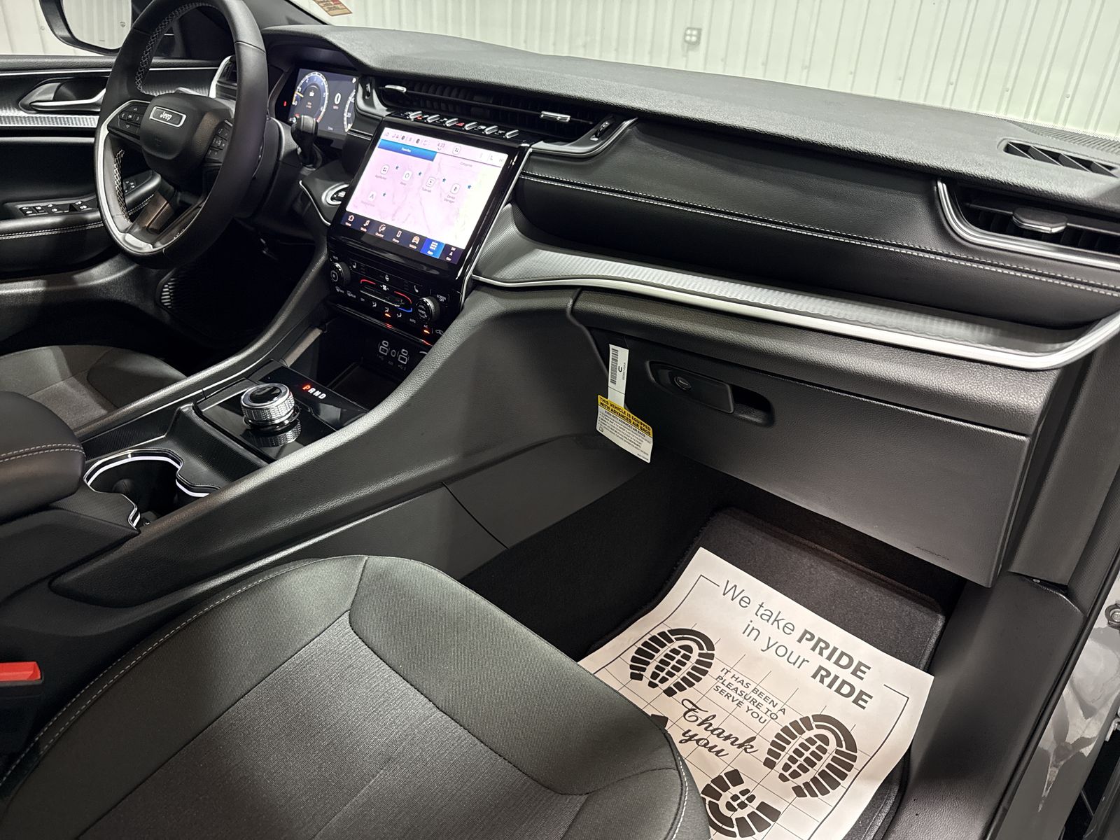 2027 Jeep Grand Cherokee Laredo
