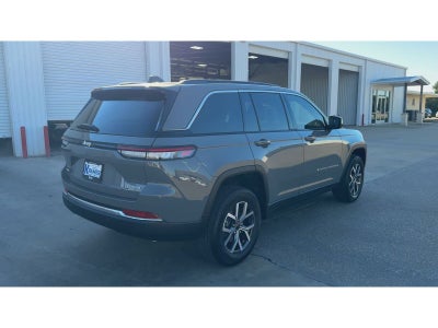 2027 Jeep Grand Cherokee Laredo