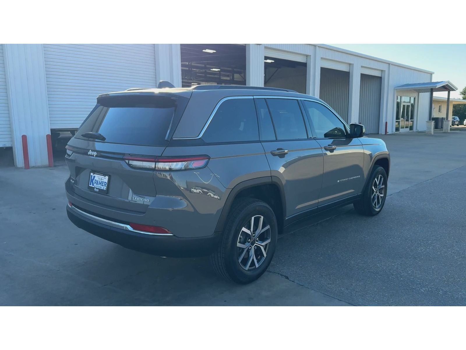 2027 Jeep Grand Cherokee Laredo
