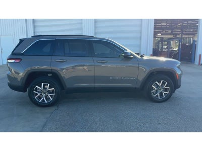 2027 Jeep Grand Cherokee Laredo