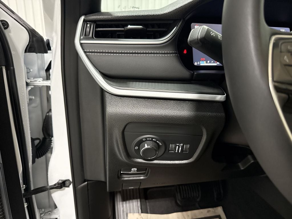 2025 Jeep Grand Cherokee L Altitude X 4x2