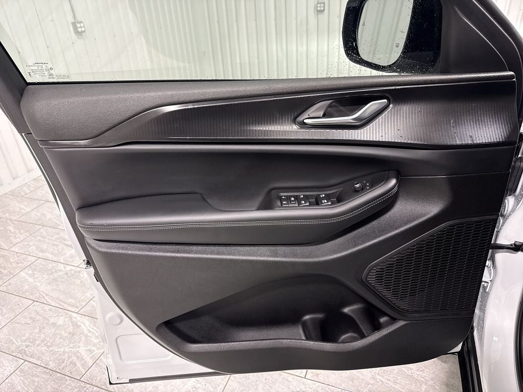 2025 Jeep Grand Cherokee L Altitude X 4x2