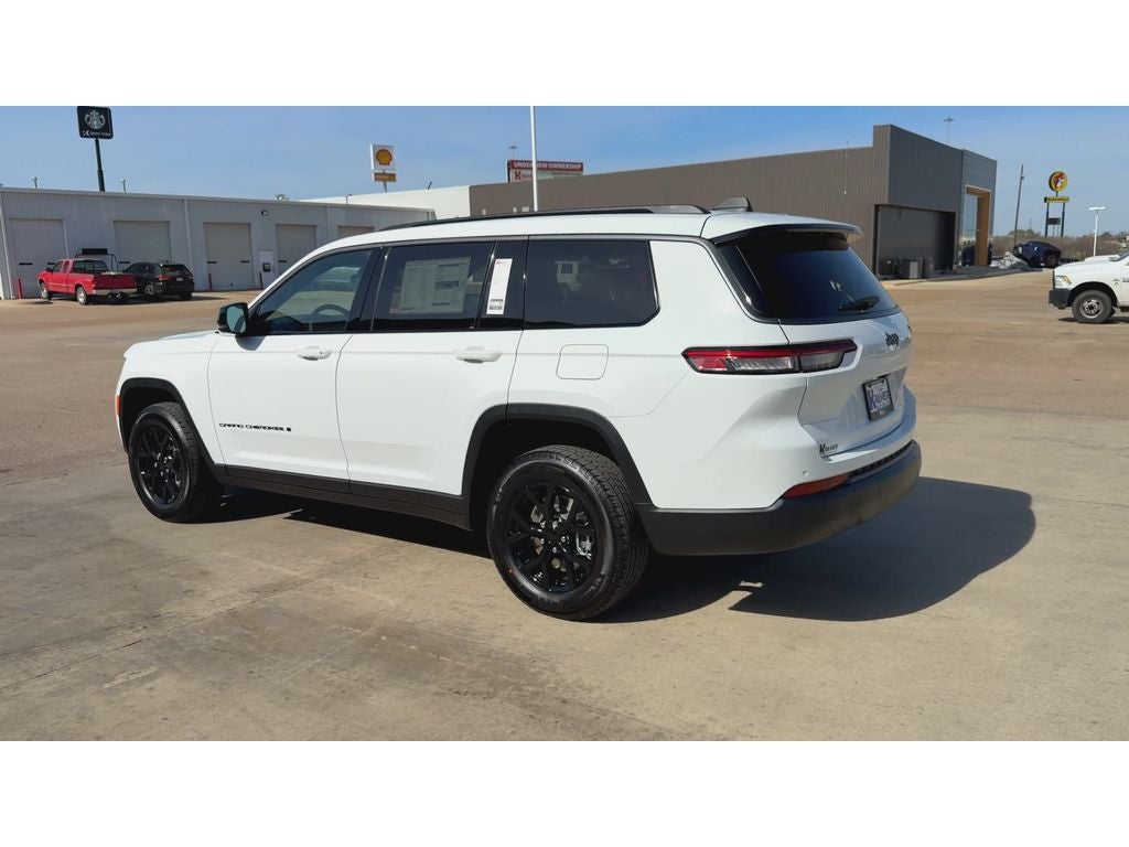 2026 Jeep Grand Cherokee GRAND CHEROKEE L LAREDO ALTITUDE 4X2