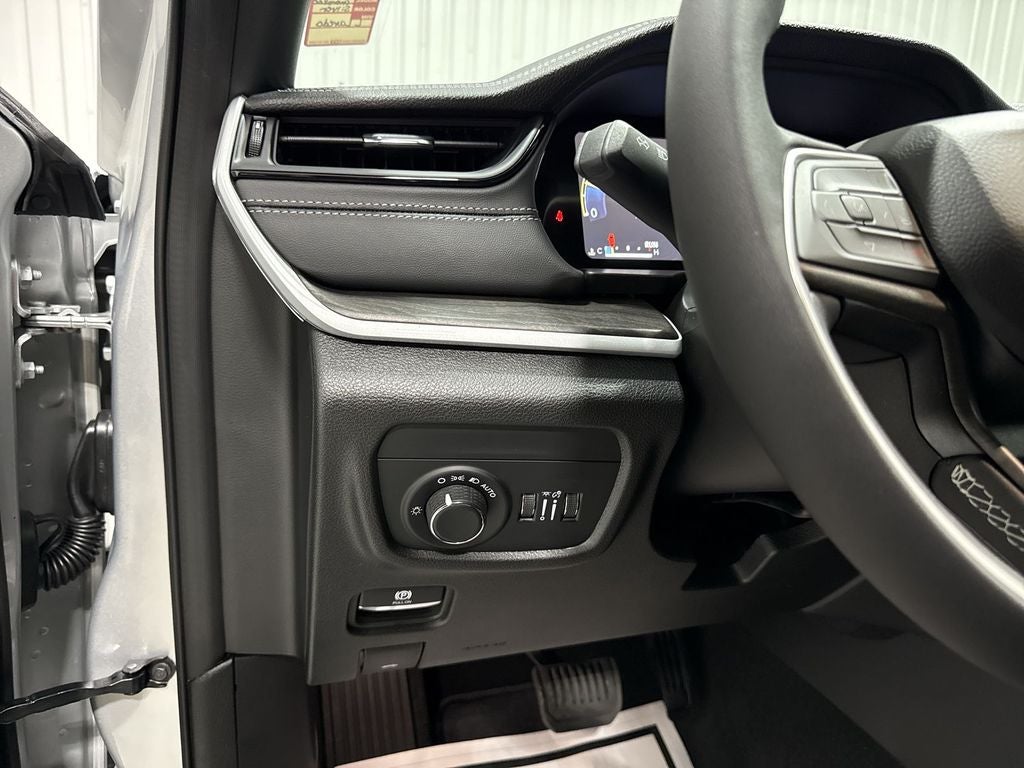 2026 Jeep Grand Cherokee GRAND CHEROKEE L LAREDO ALTITUDE 4X2