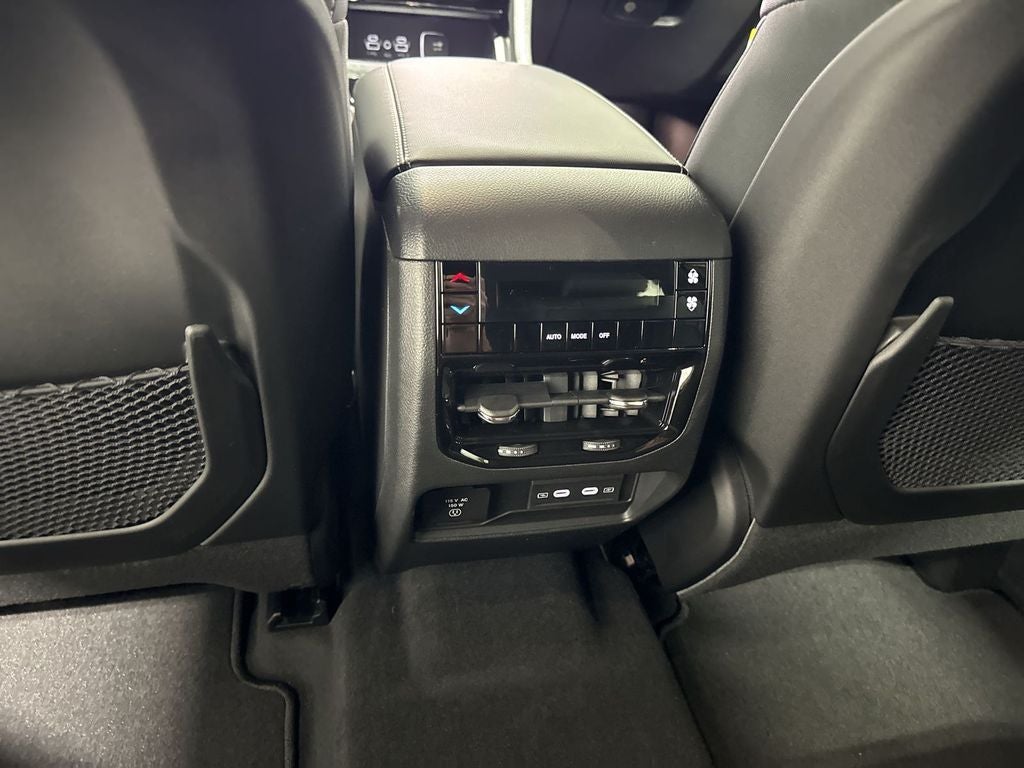 2026 Jeep Grand Cherokee GRAND CHEROKEE L LAREDO ALTITUDE 4X2