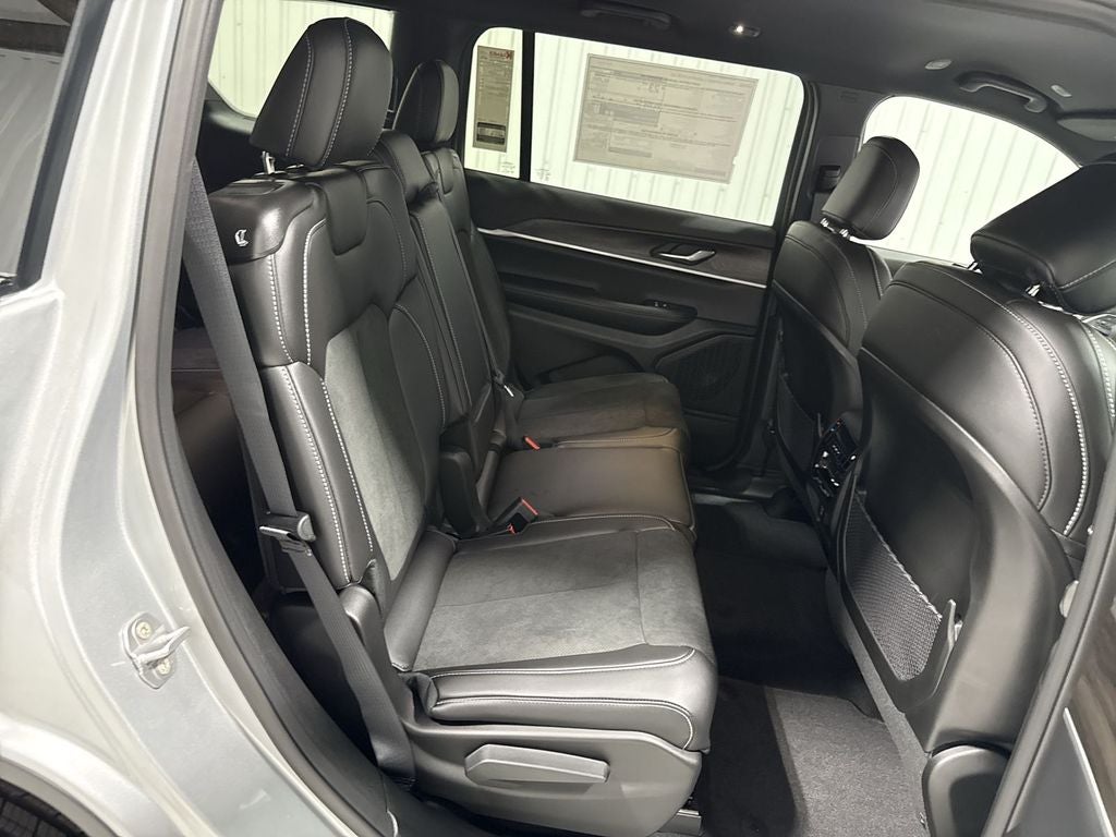 2026 Jeep Grand Cherokee GRAND CHEROKEE L LAREDO ALTITUDE 4X2