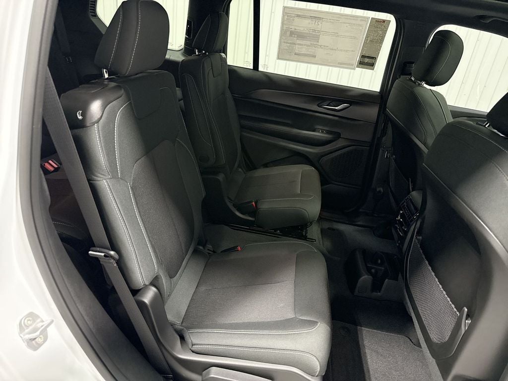 2026 Jeep Grand Cherokee GRAND CHEROKEE L LAREDO X 4X4