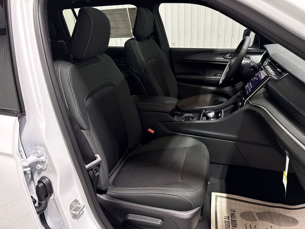 2026 Jeep Grand Cherokee GRAND CHEROKEE L LAREDO X 4X4