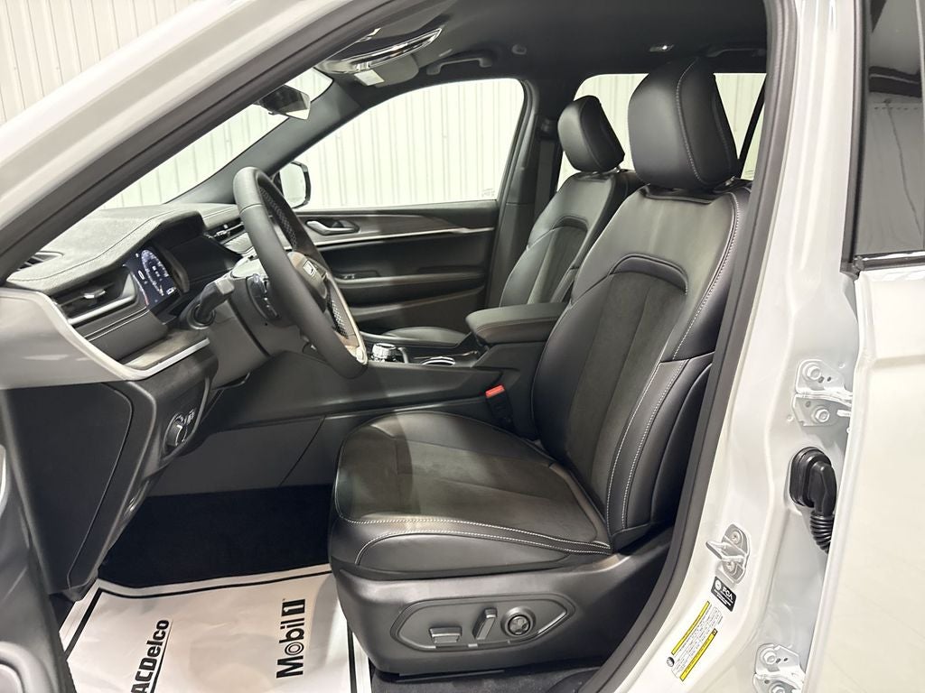 2026 Jeep Grand Cherokee GRAND CHEROKEE L LAREDO ALTITUDE 4X4