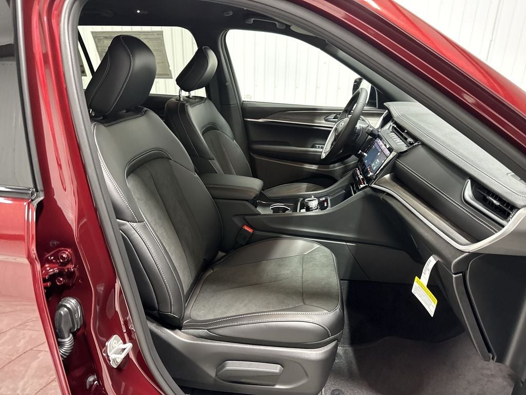 2026 Jeep Grand Cherokee GRAND CHEROKEE L LAREDO ALTITUDE 4X4