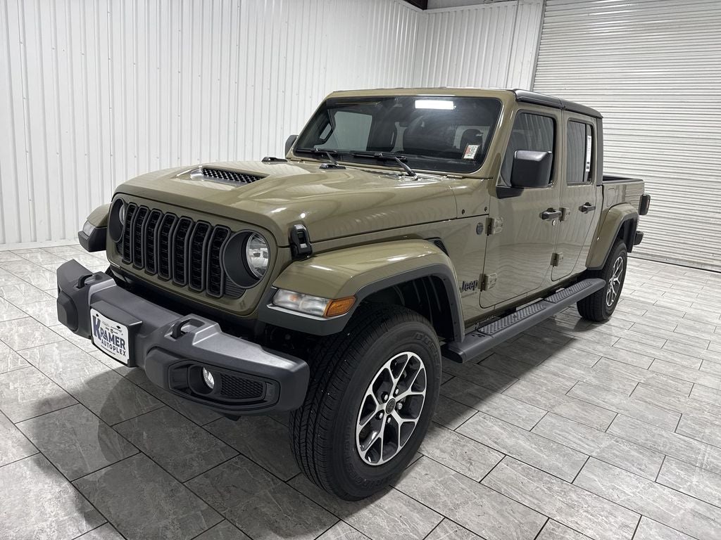 2026 Jeep Gladiator Sport S Auto's photo