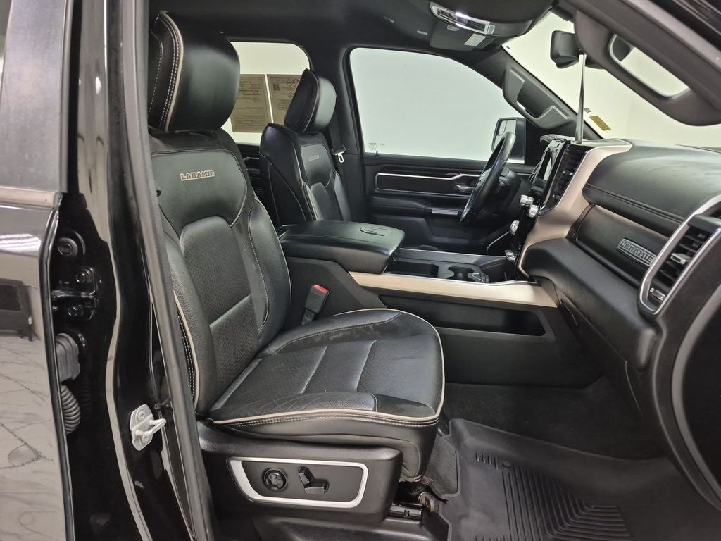 2019 RAM 1500 Laramie Crew Cab 4x4 5'7' Box