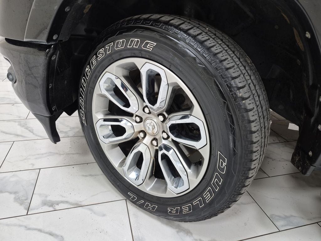 2019 RAM 1500 Laramie Crew Cab 4x4 5'7' Box