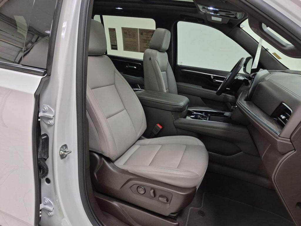 2025 Chevrolet Suburban 4WD Z71