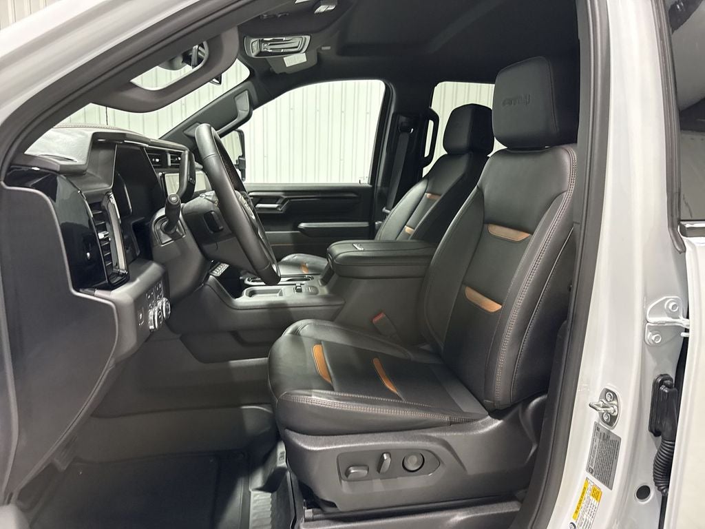2025 GMC Sierra 2500HD 4WD Crew Cab Standard Bed AT4