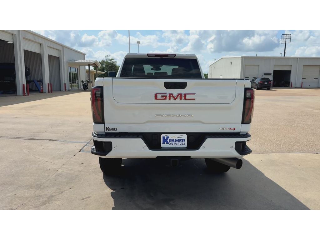 2025 GMC Sierra 2500HD 4WD Crew Cab Standard Bed AT4