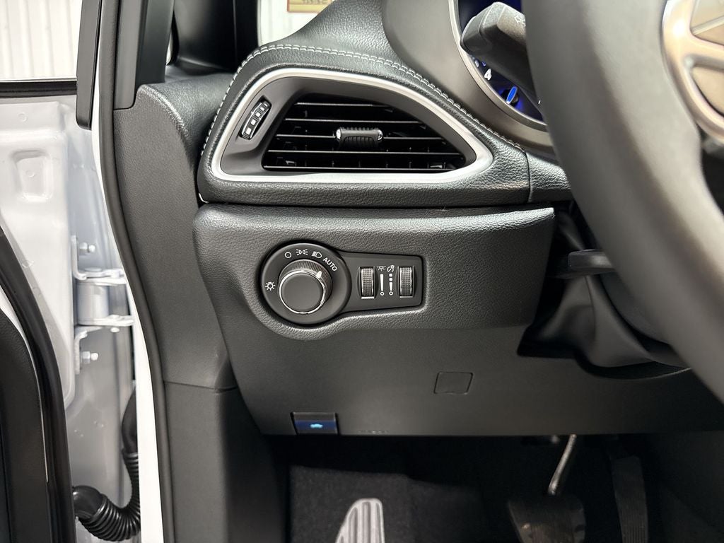 2027 Chrysler Pacifica PACIFICA SELECT