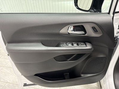 2027 Chrysler Pacifica PACIFICA SELECT