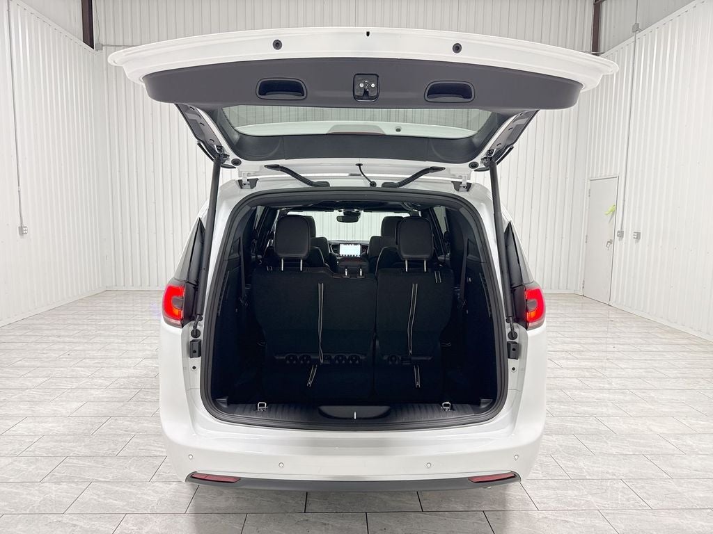 2027 Chrysler Pacifica PACIFICA SELECT