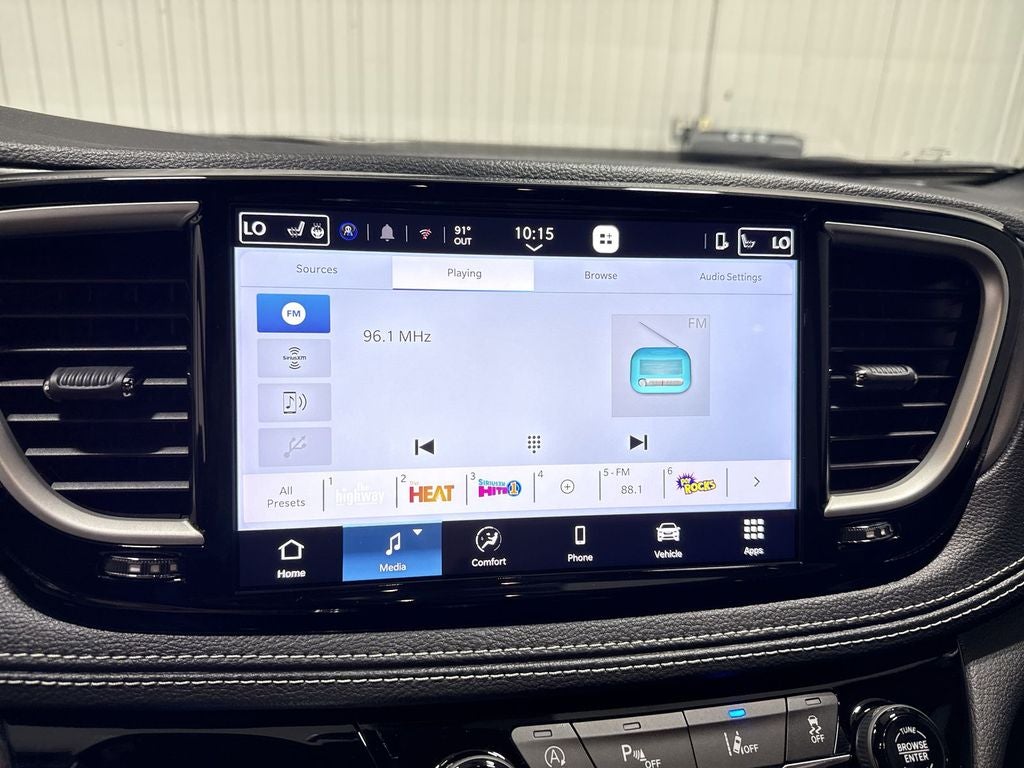 2026 Chrysler Pacifica Select - Photo 13
