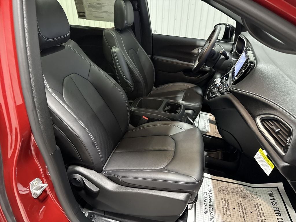 2026 Chrysler Pacifica Select - Photo 29
