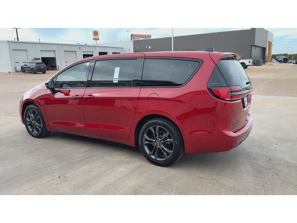 2026 Chrysler Pacifica Select - Photo 6