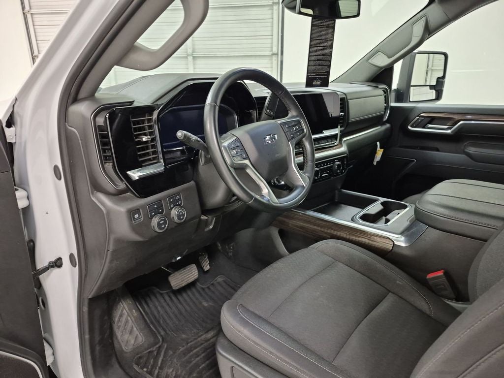 2025 Chevrolet Silverado LT