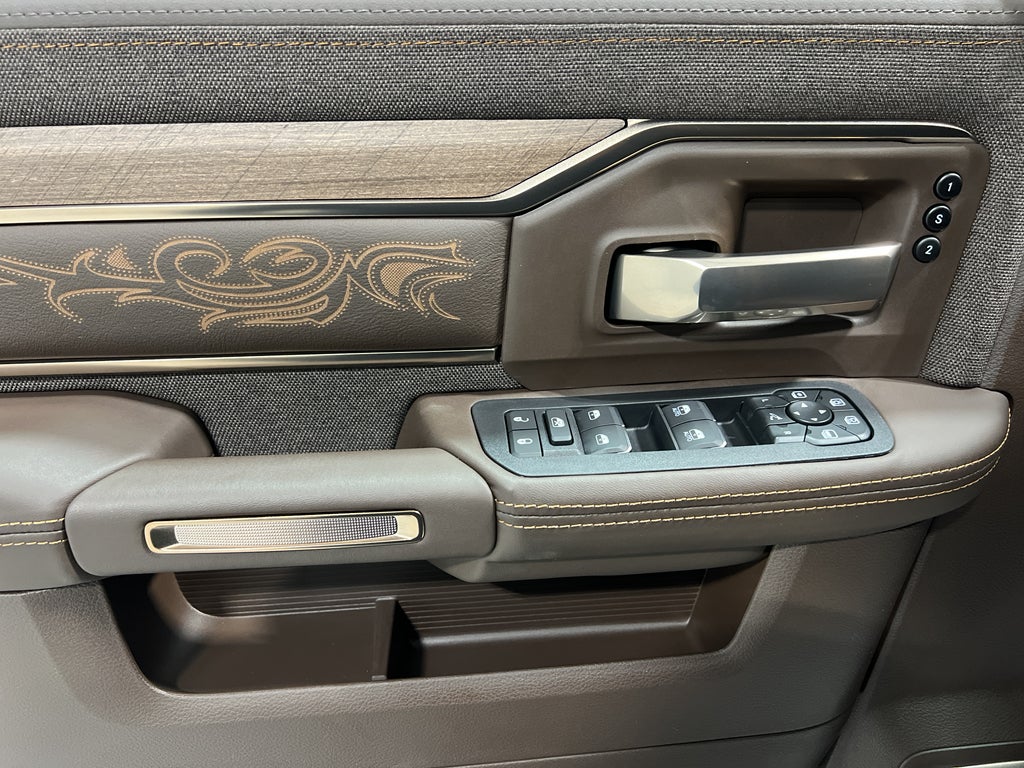 2026 RAM Ram 3500 RAM 3500 LIMITED LONGHORN CREW CAB 4X4 8' BOX