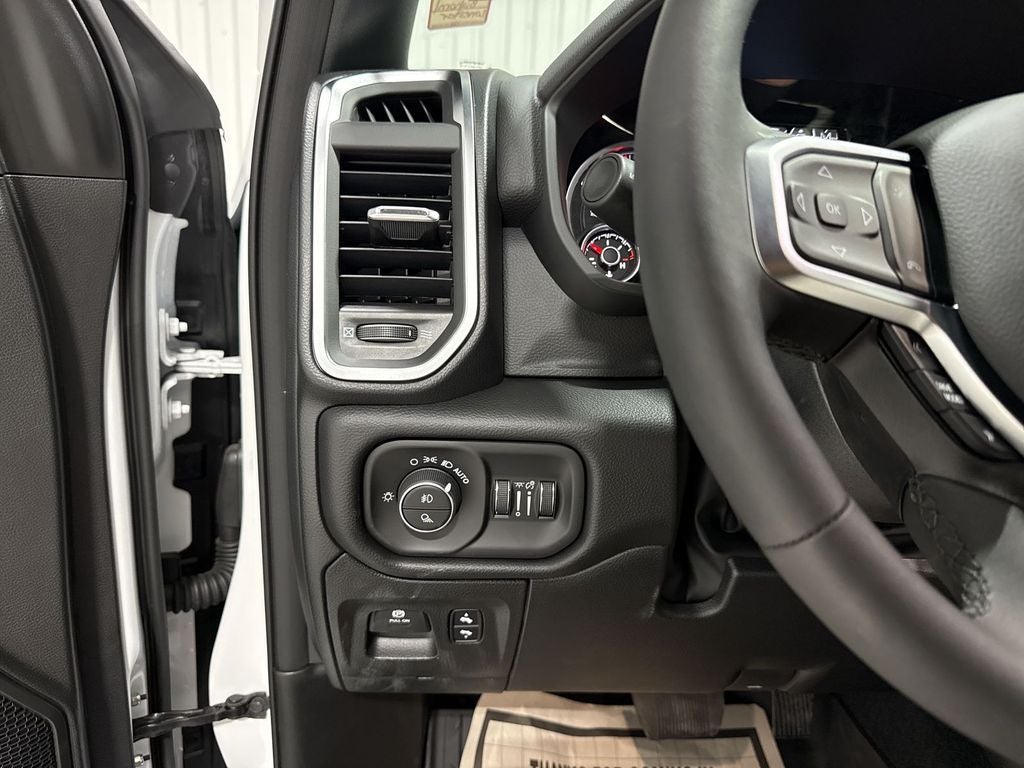 2026 RAM Ram 1500 RAM 1500 LONE STAR CREW CAB 4X2 5'7' BOX