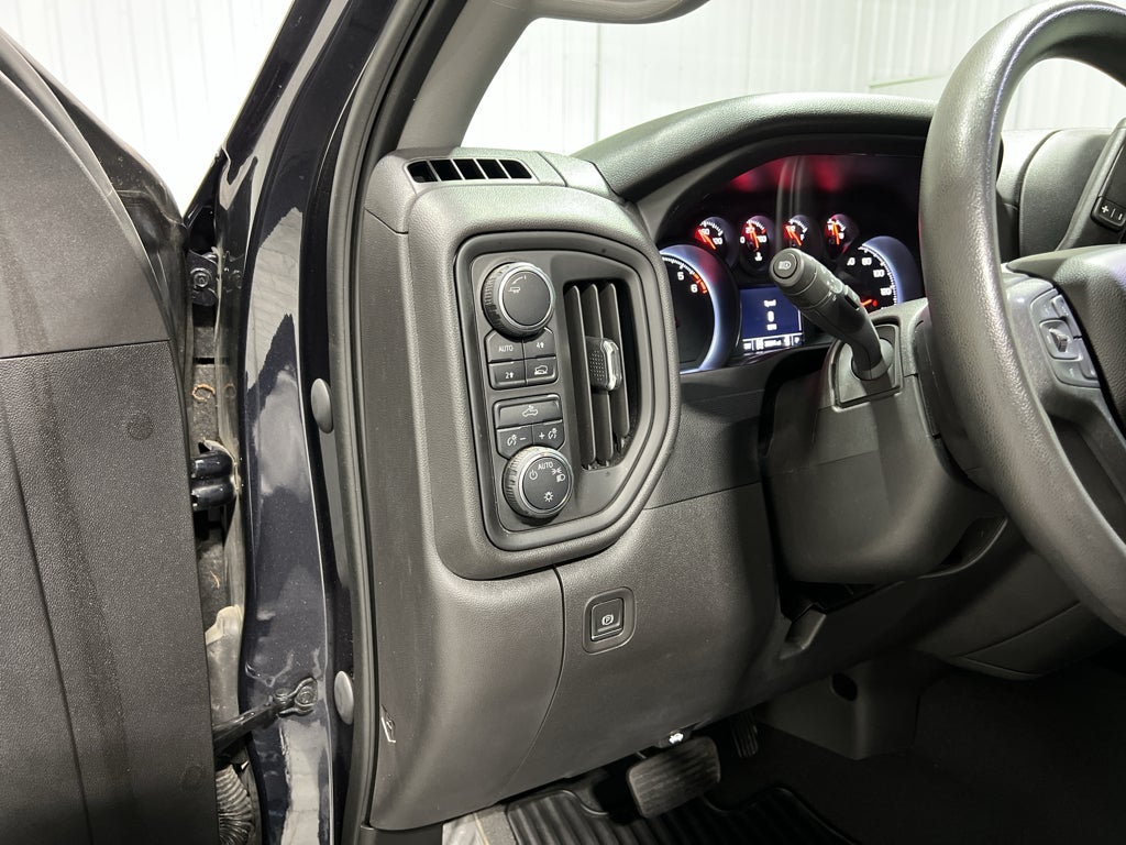 2023 Chevrolet Silverado 1500 4WD Crew Cab Short Bed Custom