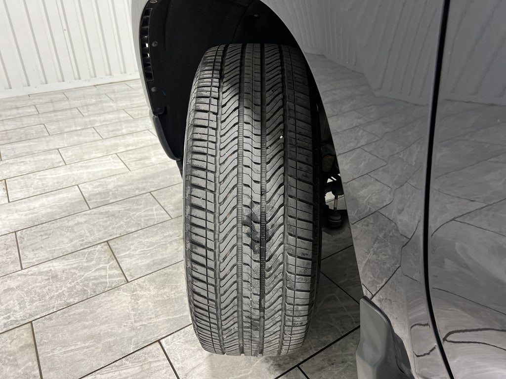 2023 Chevrolet Silverado 1500 4WD Crew Cab Short Bed Custom