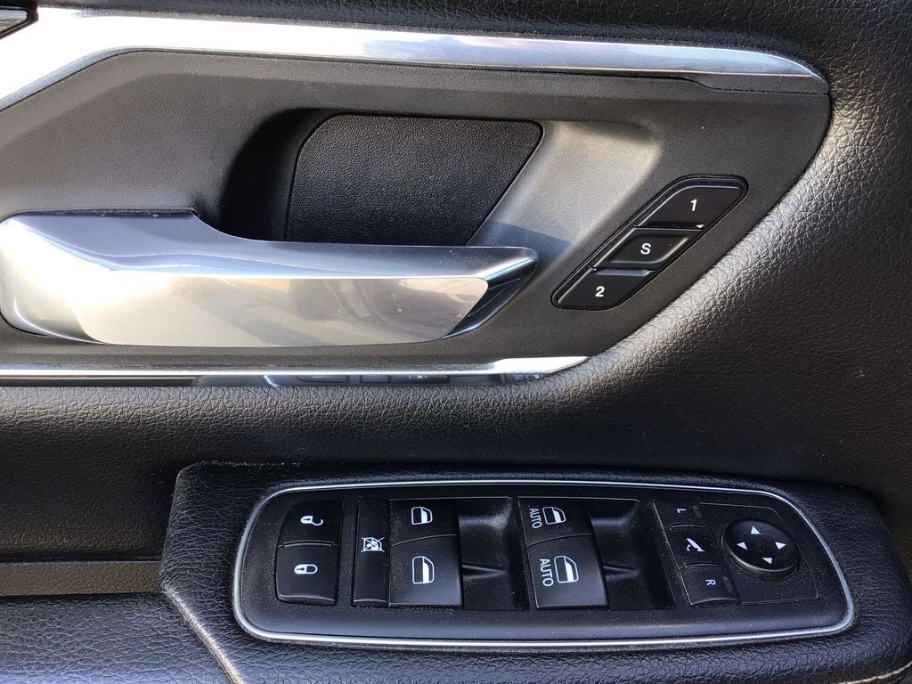 2019 RAM 1500 Laramie Crew Cab 4x4 5'7" Box