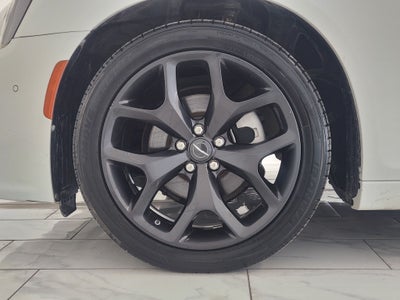2022 Chrysler 300 Touring L