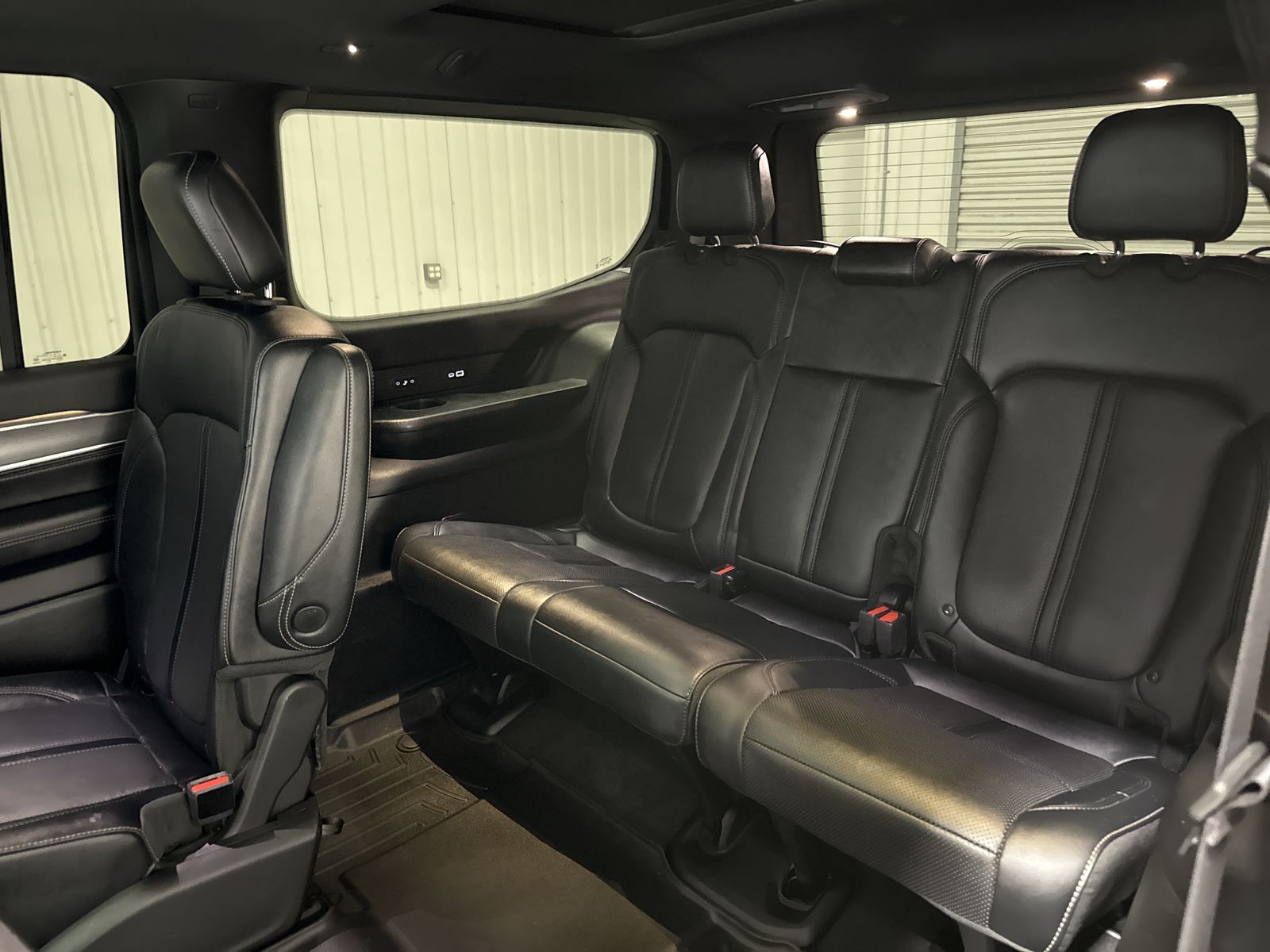 2022 Jeep Wagoneer Series III Carbide 4x2