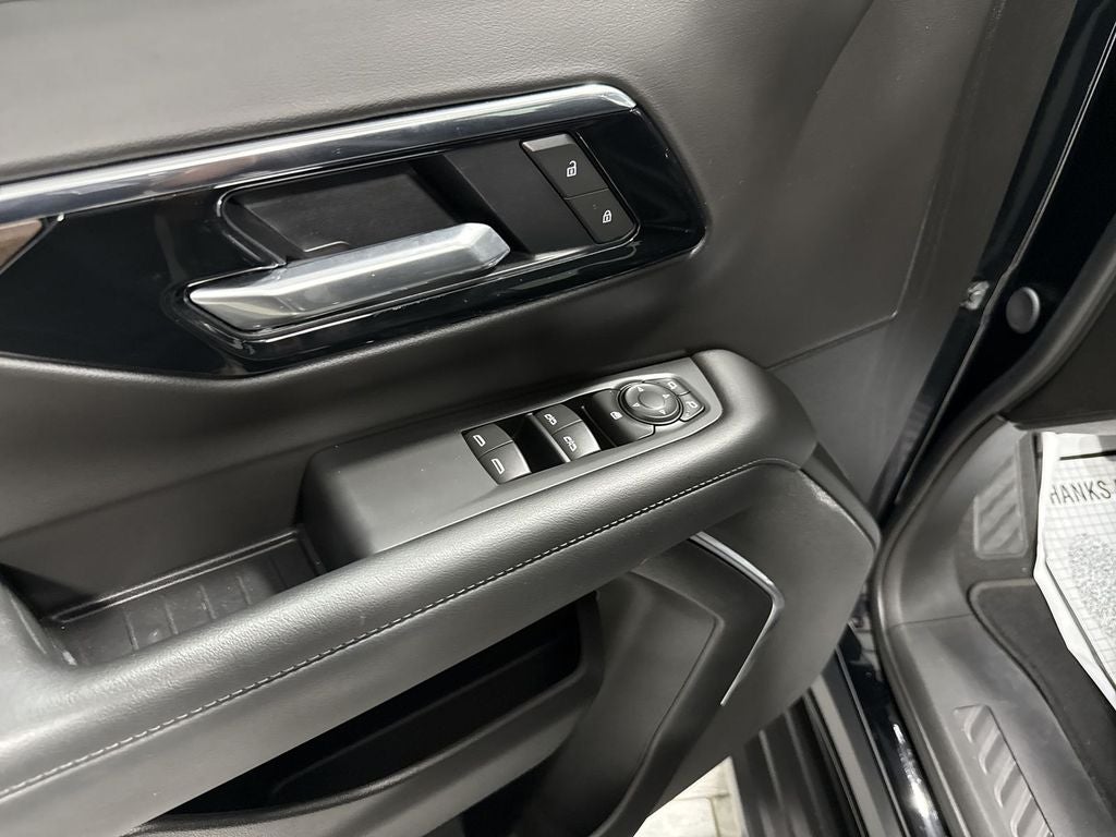 2025 Chevrolet Suburban LS