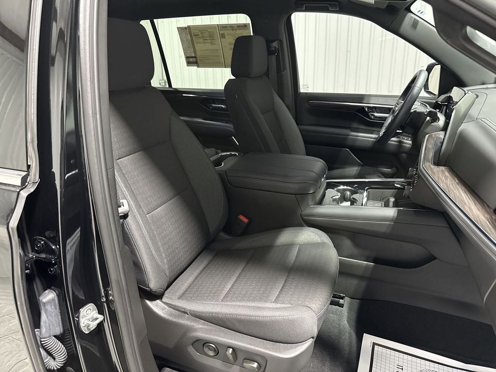 2025 Chevrolet Suburban LS