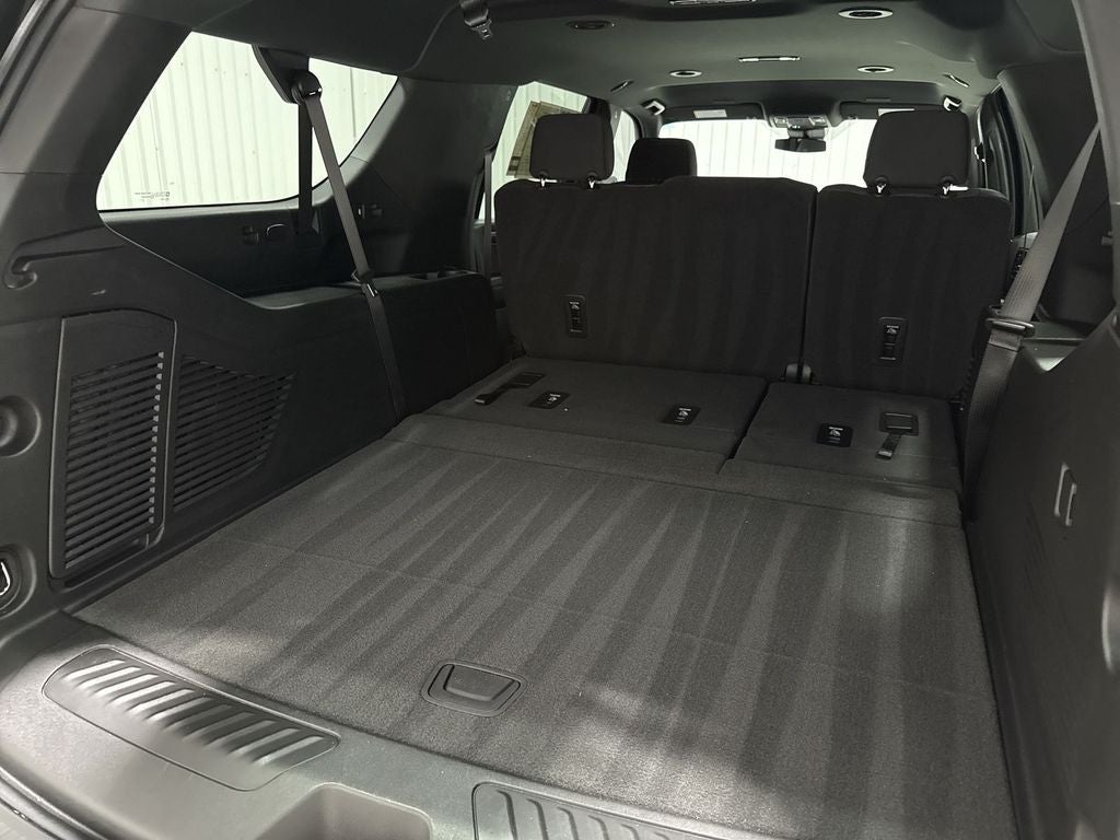 2025 Chevrolet Suburban LS