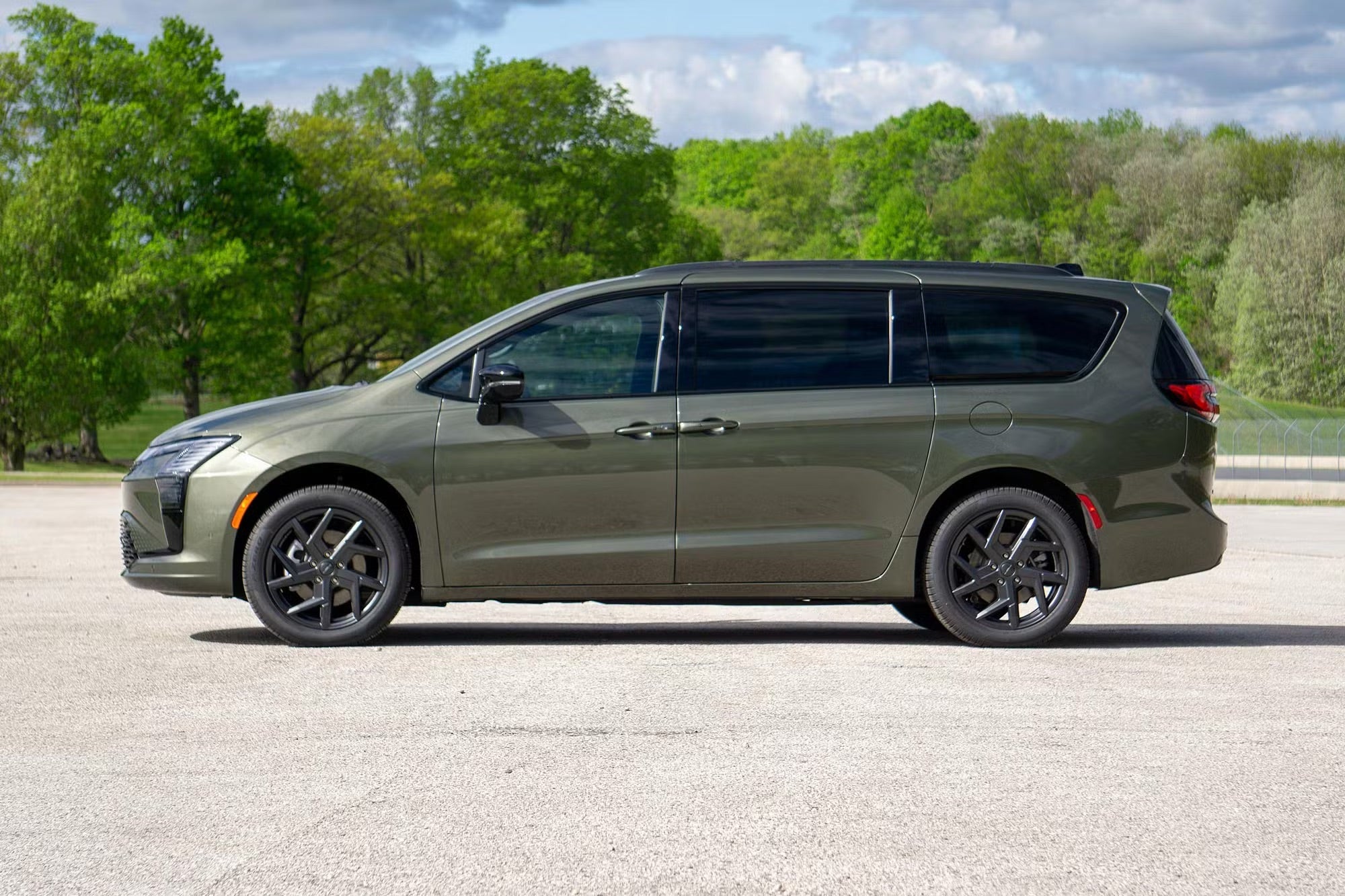 2027 Chrysler Pacifica Limited side profile in Olive Green