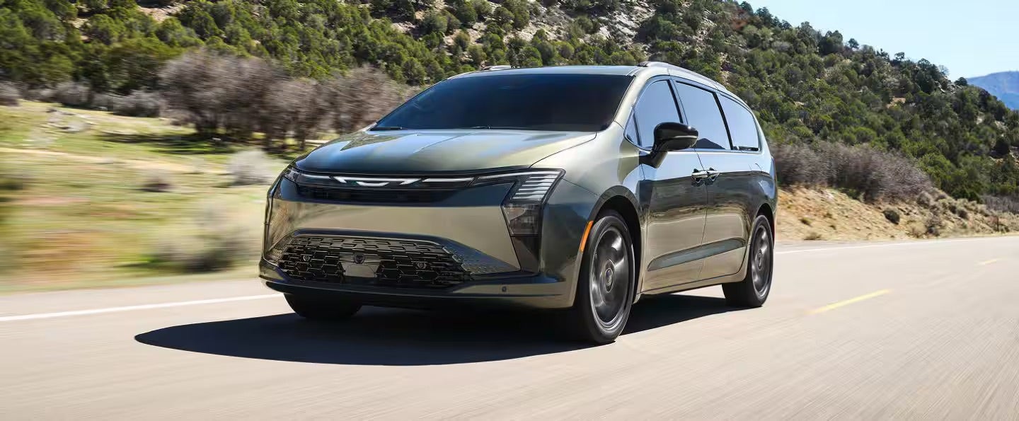 2027 Chrysler Pacifica Limited front three-quarter view