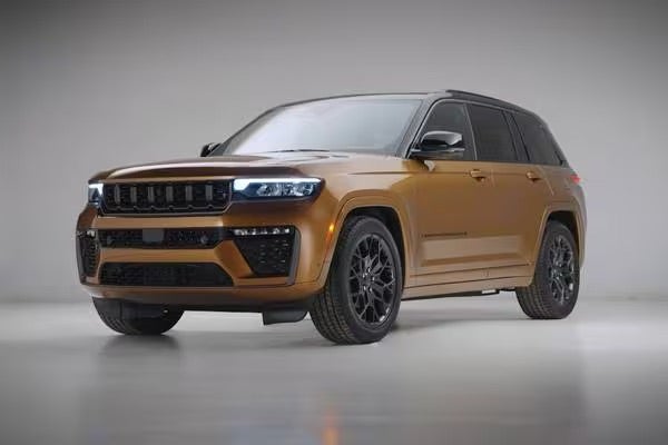 2027 Jeep Grand Cherokee front three-quarter view